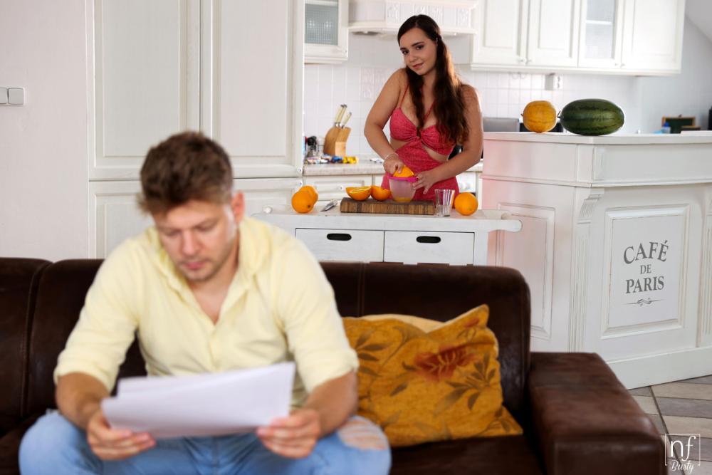 Céline, jus d'orange... et gros seins (1ère partie)